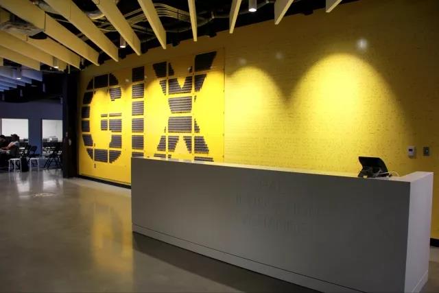 2015年9月，中國(guó)國(guó)家領(lǐng)導(dǎo)人國(guó)事訪問(wèn)西雅圖時(shí)，代表中國(guó)正式啟動(dòng)了全球創(chuàng)新學(xué)院（GIX）項(xiàng)目，并贈(zèng)予GIX一棵水杉樹(shù)以致祝賀