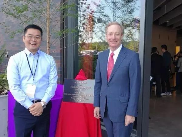 隨銳科技董事長(zhǎng)兼CEO舒騁與微軟公司總裁Brad Smith